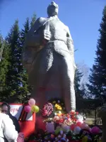 Памятник, посвященный памяти бойцов-земляков, улица Лисина