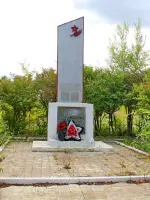 Памятный знак (стела) воинам ВОВ - хутор Вишневка, Морозовский район, Ростовская область, Россия, Ростовская область, Морозовский район, хутор Вишневка