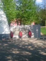 Обелиск погибшим воинам поселка Селикатного завода, Россия, Ярославль, поселок Силикатного завода