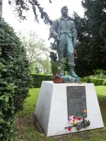 Памятник советским участникам французского Сопротивления на кладбище Пер-Лашез, Париж, Симтьер-дю-Пер-Лашез