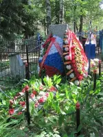 Памятник партизану <nobr>Л. Д. Митину</nobr>, погибшему в 1943 г. в бою с немецко-фашистскими захватчиками, Городское кладбище