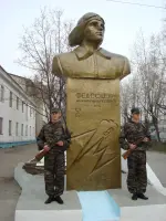 Памятник бюст Герою Советского Союза Михаилу Андреевичу Федосееву, Ласьвинская улица