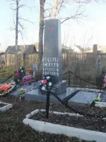 Братская могила советских воинов, погибших в период Великой Отечественной войны, Маловишерский район, дер. Дворищи, Россия, Новгородская область, Маловишерский район, деревня Дворищи