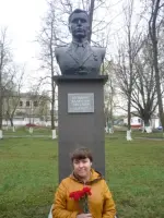 Бюст Героя Советского Союза Кузьмина Валентина Сергеевича, Парк пионеров