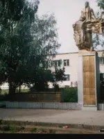 Памятник погибшим в годы Великой Отечественной войны «Родина-мать и раненый воин», Россия, Пермский край, Чайковский район, деревня Ваньки