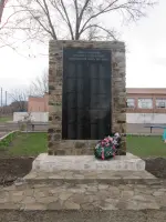 Памятник погибшим воинам-землякам в хуторе Нижнемитякин, Правобережная улица