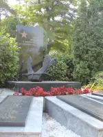 Мемориал погибшему десанту, Набережная улица