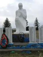 Памятник «Скорбящая мать», Россия, Республика Башкортостан, Ермекеевский район, село Средние Карамалы