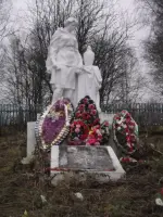 Братская могила воинов и партизан, погибших в 1919 и в годы ВОВ 1941—1945, Россия, Республика Карелия, Медвежьегорский район, деревня Толвуя