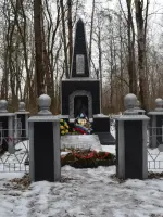 Братская могила семей партизан, расстрелянных фашистами в парковом лесу, улица 706 Продотряда