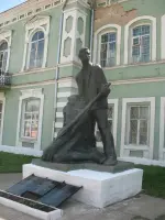 Памятник преподавателям и студентам текстильного техникума, погибшим в годы Великой Отечественной войны, улица Пушкина