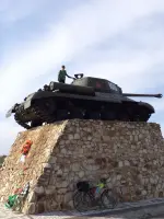 Памятный знак в честь героев 19-го Перекопского танкового корпуса, Россия, Курская область, Фатежский район