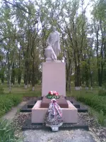 Братская могила «Склоненное знамя», улица Ленина