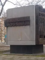 Памятник «Комсомольцам-курянам», улица Перекальского