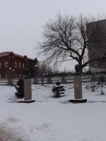 Памятные бюсты Героям Советского Союза-сосновчанам, улица Матвеева