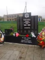 Памятник Землякам, погибшим и умершим участникам Великой Отечественной войны 1941 — 1945 гг, Россия, Оренбургская область, Бугурусланский район, село Старые Узели