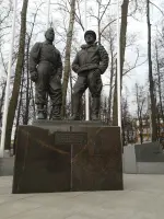 Памятник летчикам и механикам эскадрильи «Нормандия-Неман», Лежневская улица