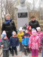 Памятник Герою Советского Союза Алексею Флоренко, Россия, Пермский край, Чердынский район, поселок городского типа Ныроб, улица Уждавиниса