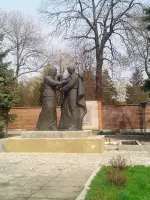 Памятник воинам заводчанам, Красная улица