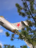 Мемориальный комплекс «Слава летчикам», Комсомольская улица