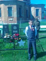 Памятник Герою Советского Союза военному летчику Евгению Ивановичу Пичугину, Совхозная улица