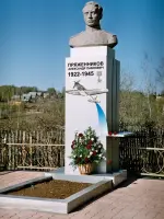 Бюст Героя Советского Союза Александра Павловича Пряженникова, Россия, Удмуртская Республика, Глазовский район, село Понино