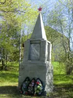 Обелиск «Вечная память тем, кто в годы Великой Отечественной войны защищал Родину и пал на полях сражений смертью храбрых», Россия, Республика Башкортостан, Белокатайский район, село Карлыханово
