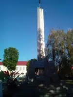 Братская могила советским воинам, улица Ленина