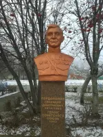 Памятник Герою Советского Союза Гордополову Геннадию Дмитриевичу, Россия, Республика Хакасия, поселок городского типа Майна
