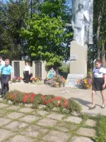 Стела «Героям-Попово-Лежачанцам», Россия, Курская область, Глушковский район, село Попово-Лежачи