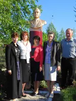 Бюст генерал-майора Алексея Васильевича Батлука, Центральная улица
