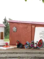 Стела павшим односельчанам в годы ВОВ, Трактовая улица