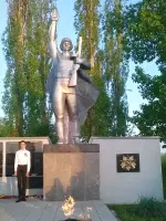 Памятник односельчанам, погибшим в годы Великой Отечественной войны «На страже мира», Студенческая улица
