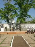 Мемориальный комплекс погибшим односельчанам в годы ВОВ. Село Карасай Акбулакского района Оренбургской области, Россия, Оренбургская область, Акбулакский район, село Карасай