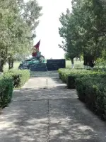 Памятник односельчанам в селе Ковыльное Раздольненского района. Республика Крым, Россия, Республика Крым, Раздольненский район, село Ковыльное