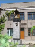 Памятник Герою Советского Союза <nobr>Москалёву Н. К.</nobr> в городе Черногорск, улица Фрунзе