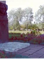 Памятник учителям и ученикам Горбатовской средней школы, погибшим во время Великой Отечественной войны, Советская улица