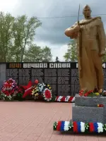 Мемориальный комплекс воинам, погибшим в годы Великой Отечественной войны (1941−1945.) Построен в 1972 году. Автор неизвестен., Россия, Алтайский край, Первомайский район, село Первомайское