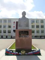 Бюст Героя Советского Союза маршала инженерных войск <nobr>А. И. Прошлякова</nobr>, улица Льва Толстого