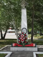 Обелиск «Выпускникам, отдавшим жизнь во имя Отечества», улица Льва Толстого
