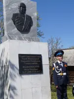 Памятник генералу армии Герою Советского Союза Ивану Ивановичу Федюнинскому (1900−1977), Первомайская улица