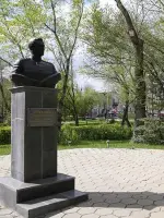 Бюст Родимцеву Александру Ильичу, улица Бурзянцева