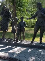 Скульптура «Возвращайся с победой!», улица Бурзянцева
