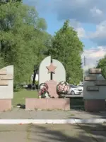 Памятник героям Советского Союза, Набережная улица