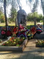 Памятник односельчанам, Центральная улица