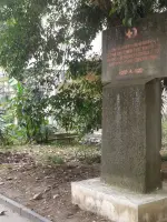 Памятный знак и мемориальная доска о дислокации госпиталя № 3190 в поселке Лазаревское города Сочи, Россия, Краснодарский край, Сочи, микрорайон Лазаревское, улица Лазарева