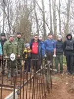 Приведение в порядок могилы <nobr>Горшкова М. В.</nobr>, Россия, Псковская область, Дедовичский район, деревня Болчино