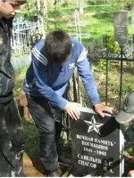 Установление памятника Советским летчикам <nobr>Савельеву Д. Г.</nobr> <nobr>и Спасову Н. А.</nobr>, Россия, Псковская область, Дедовичский район, деревня Ровное