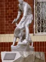 Памятник «Пограничник с собакой», Россия, Хабаровск, Большая улица, 85