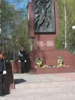 Памятник на Аллее Победы в г. Новочебоксарк, Россия, Чувашская Республика, Новочебоксарск, бульвар Гидростроителей